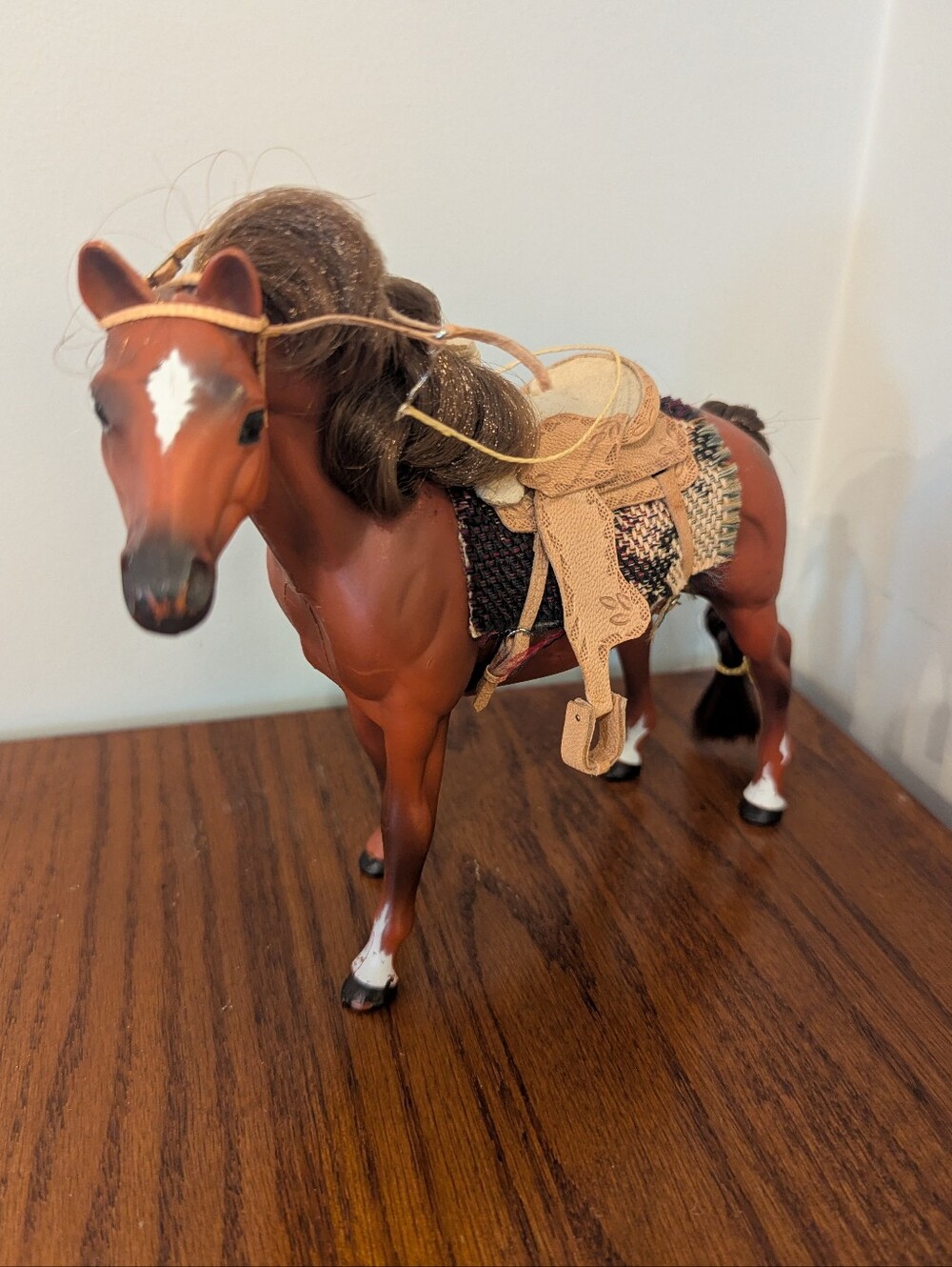 Vintage Grand Champion Horse Chestnut Mare, white blaze face With Detailed Tack